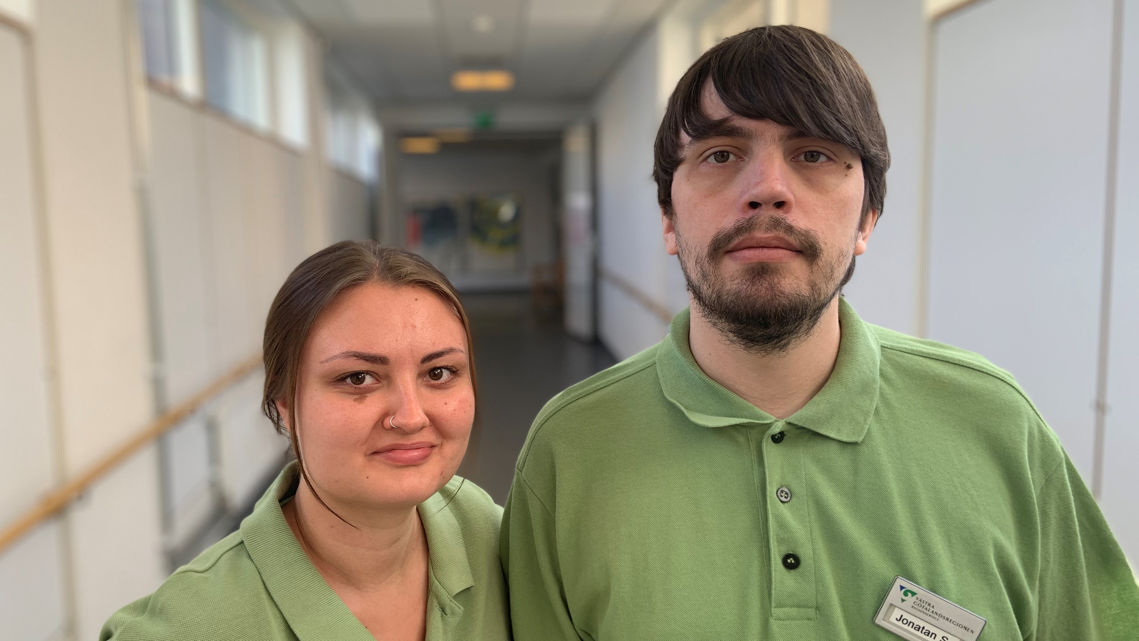 Sabina och Jonatan jobbar som servicearbetare på Södra Älvsborgs sjukhus i Borås.