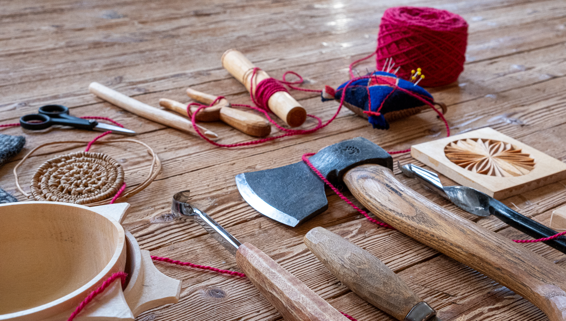 Verktyg, garn och slöjdföremål