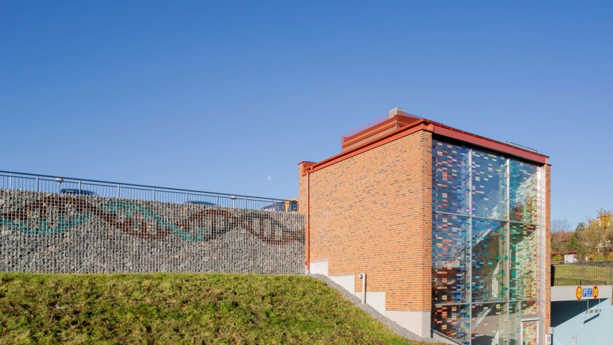 Fasad till garage och trapphus